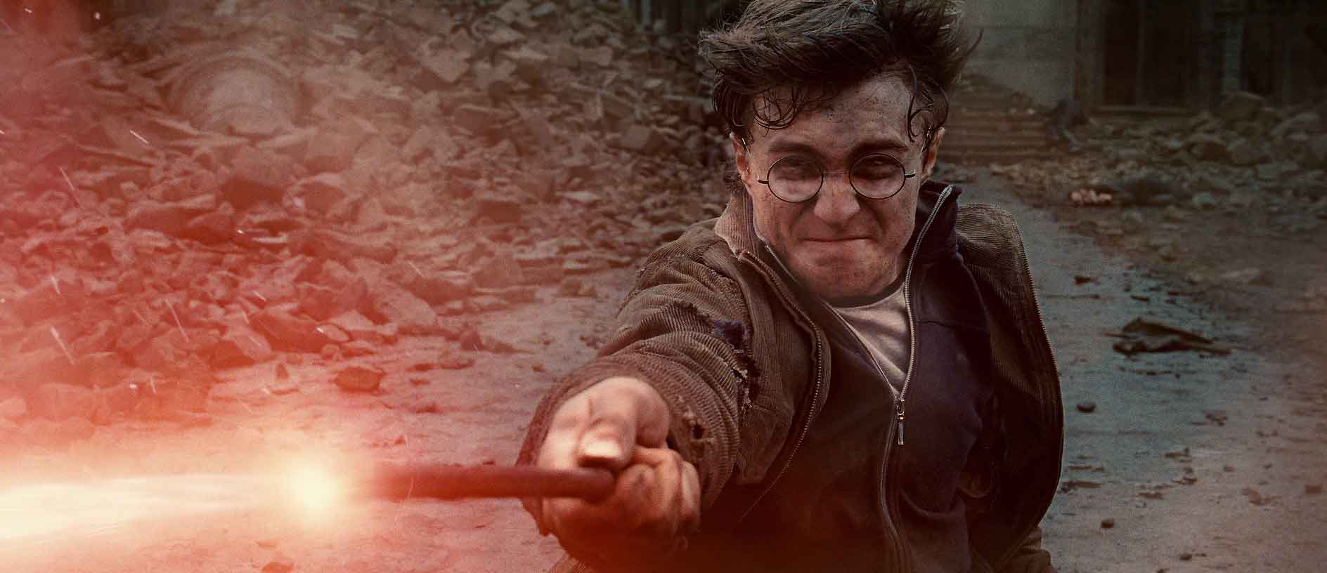 hp-f8-harry-duels-voldemort-final-battle-hogwarts-expelliarmus-app-landscape