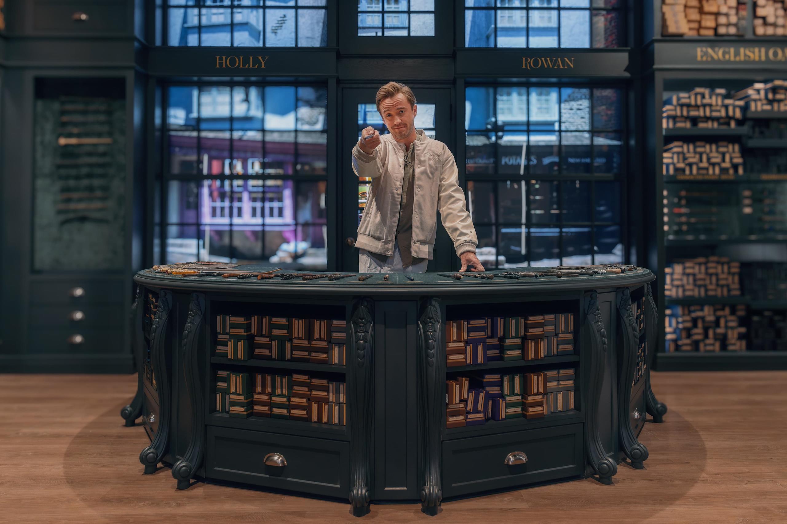 Harry-Potter-Chicago-Shop-Opening-Tom-Felton-at-Wand-Station