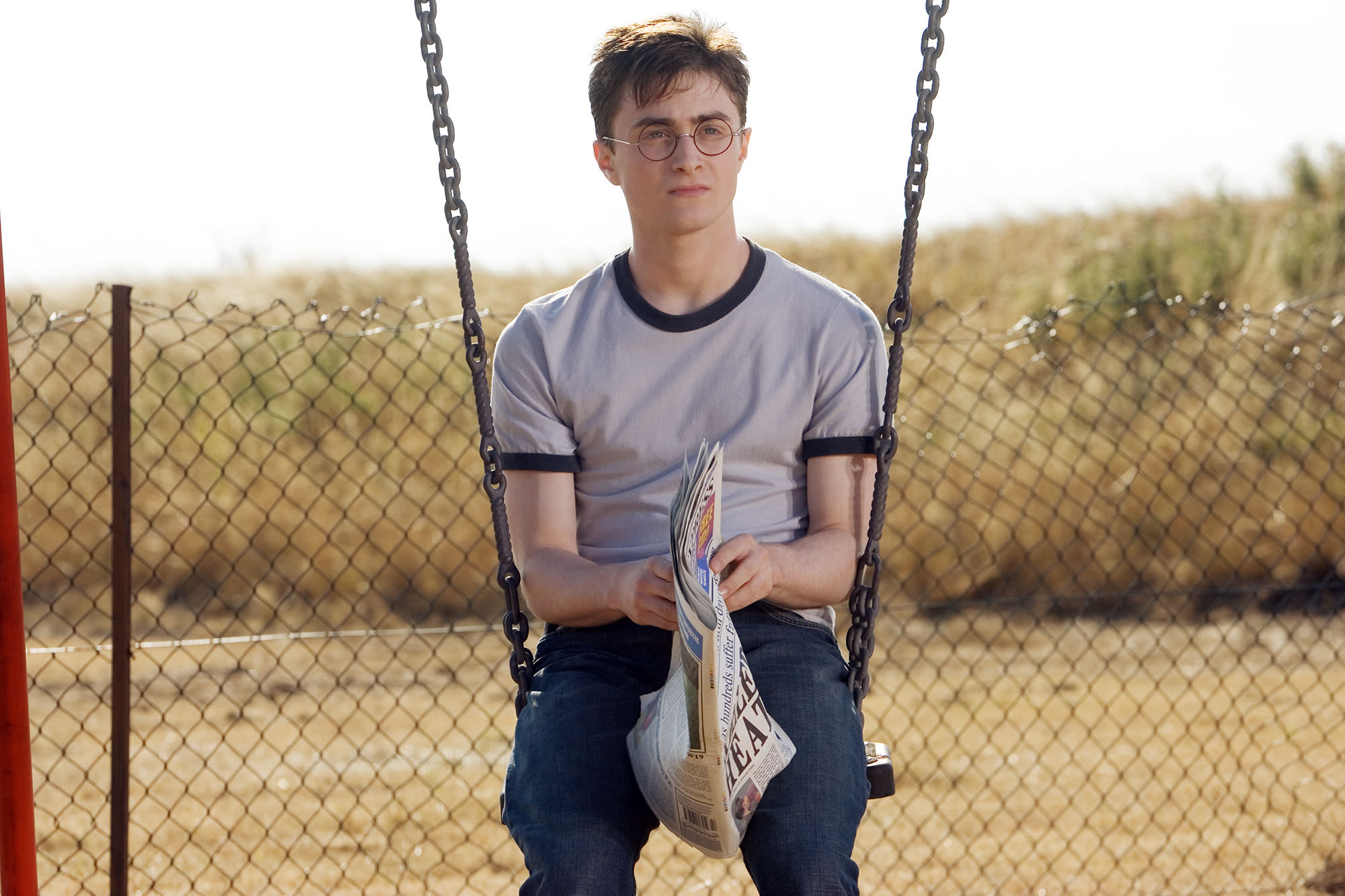 WB-HP-F5-order-of-phoenix-harry-potter-in-park