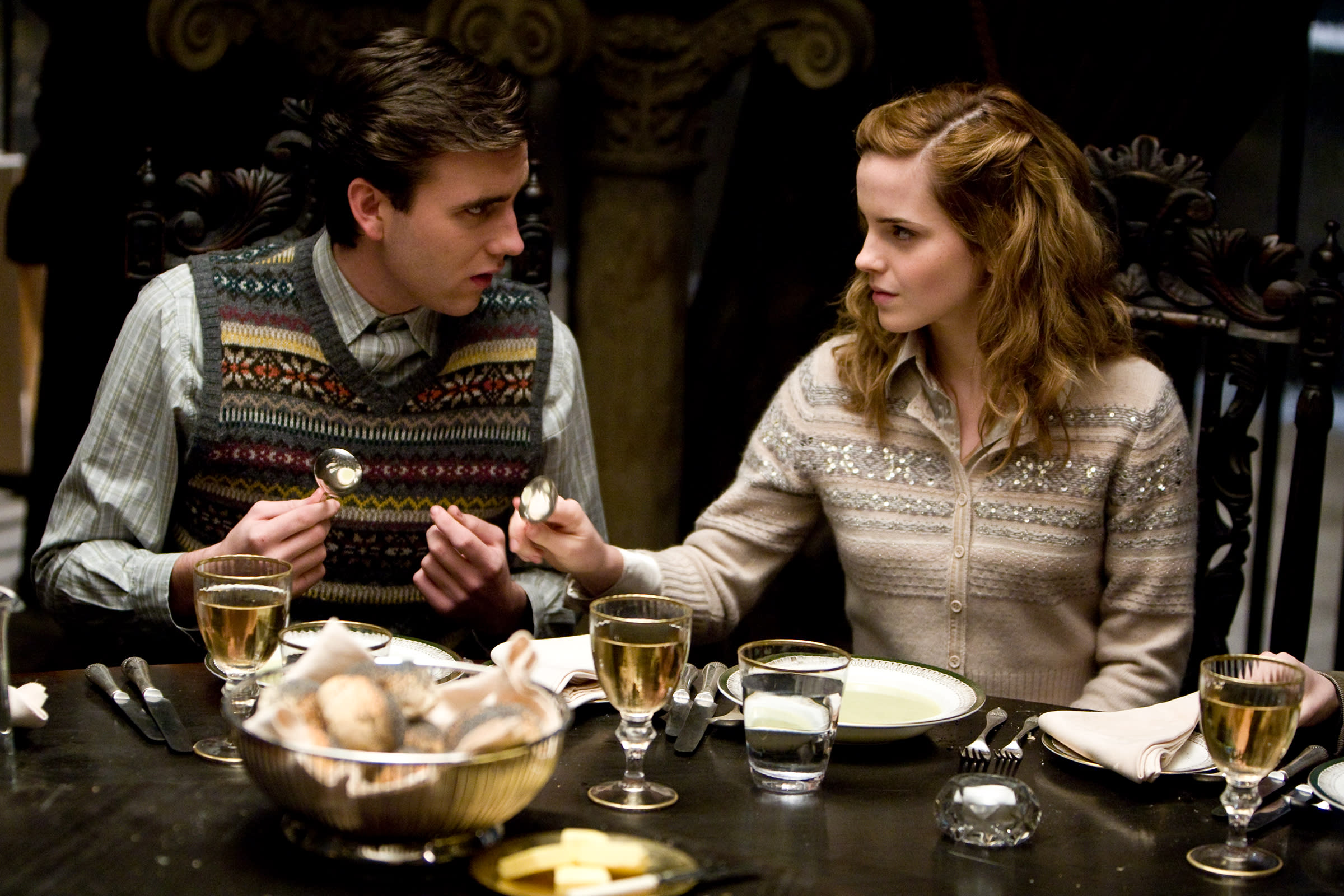 WB-HP-F6-half-blood-prince-neville-hermione-slug-club